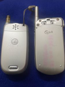 Motorola V220 &amp; LG U8110 Vintage Flip Phones