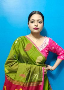 Handloom Elegant Green & Pink Saree