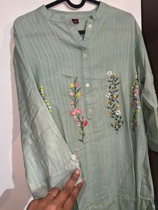 3/4th Sleeve Floral Thread Work Kurta