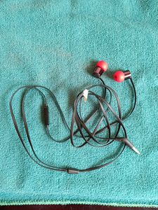JBL Tune 110 Wired Earphones With Mic