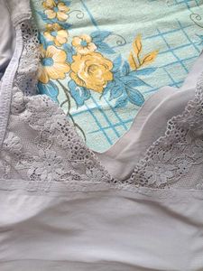 Nautica&#39;s seamless bra with lace details 34B🪻