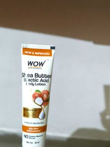 Beautiful Bow Hair Clip + Wow Body Lotion