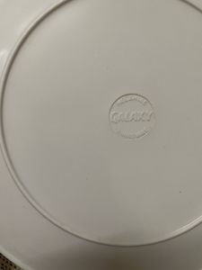 6 Melamine Plates