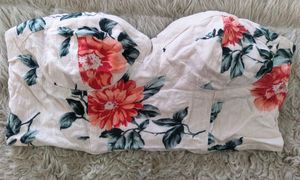 🌸American Eagle Floral Strapless Crop Top🌸