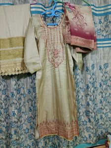 Beautiful Dress With Contrast Dupatta.