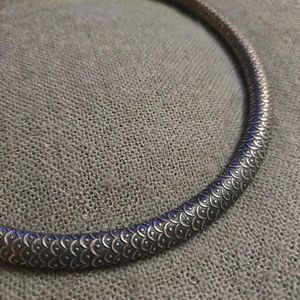 carved hasli choker