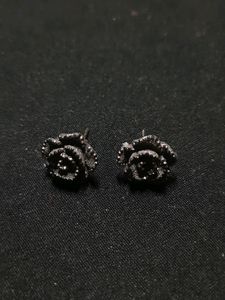 🌹 &#34;Enchanting Petals&#34; Rose Stud Earrings 🌹