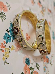 Silver Bangle Set with Floral Detail