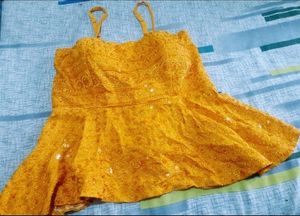 Sleeveless Golden Padded Top
