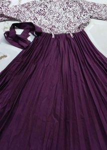 Elegant Floral Shirt with Pleated Midi Skirt - Per