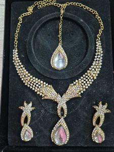 Elegant Rhinestone Necklace Set