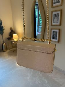 OFF WHITE CHARLES AND KEITH (check Description)