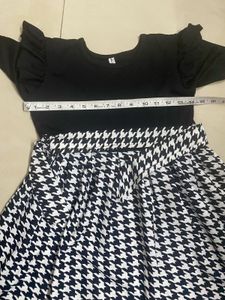 Kids Black And White Frock (6-7)