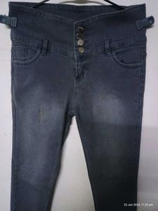 Women’s Like-New Jeans – Style That Fits Just Righ