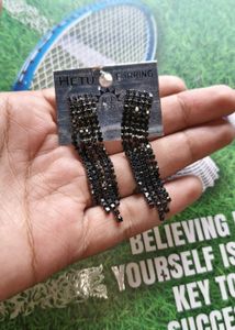HETU Black Dangle Earrings