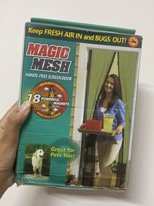 Magic Mesh Hands-free Screendoor