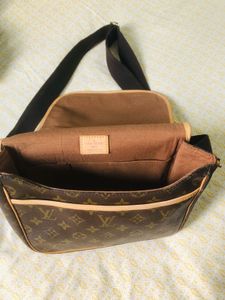 Authentic 💯 Louis Vuitton Crossbody Bag