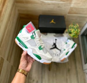 Jordan Retro 4 pine Green