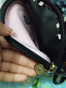 Combo of a sling bag and hair bands