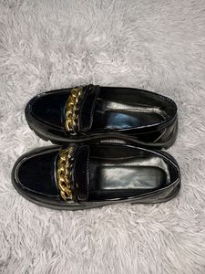 BLACK LOAFER