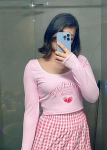 cute pink crop top 🎀