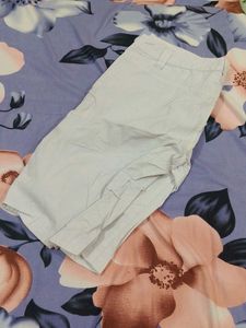 white Short Capriiiiiii