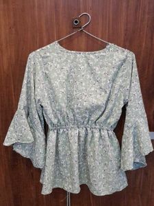 Woman&#39;s Pretty Top