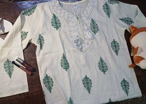 Elegant Floral Print Short Kurti