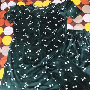 Velvet Set Sasta Or Achha