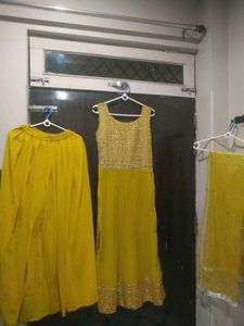 Women Naira Cut Kurta Set