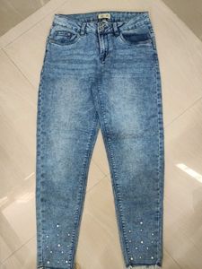 Light Wash Denim Jeans With Pearls on Ankle