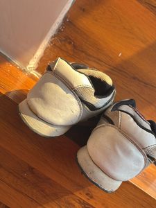 Sport shoes