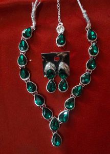 TIgenecy SR001- V Safe Silver Green💚 Necklace Set