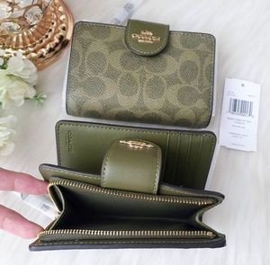 Authentic Coach Mollie Kisslock Wallet