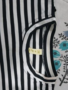 A black white crop tee