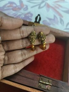 8 Sets Of Earrings