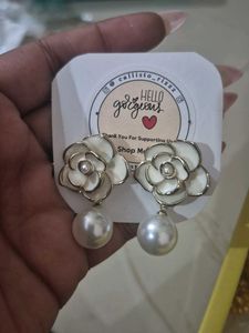 Elegant Pearl Flower Earrings With Enamel