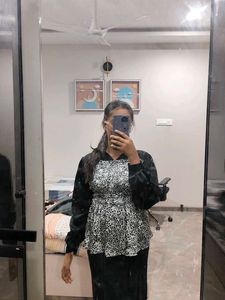 Stylish Elegent And Korean Inspired Top💜💜💜💜