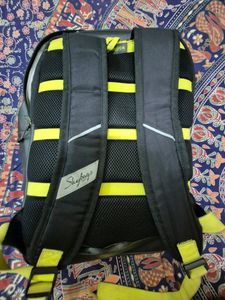 Used Backpack 🎒 With Minor Flaws