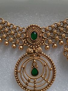 ELEGANT ANTIQUE NECKPIECE WITH EARRING