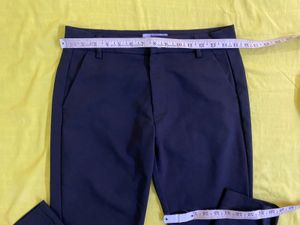 Bershka Black Mid rise Capri( Waist 30)