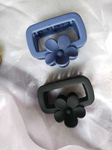 Pack of 2 different colours matte hair claw