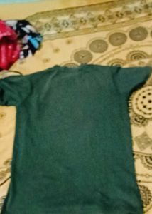 Levi&#39;s Green Crewneck Tee - Size Medium
