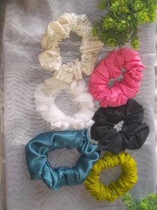 🥳Set Of 6 Hair Scrunchies🥳at 115