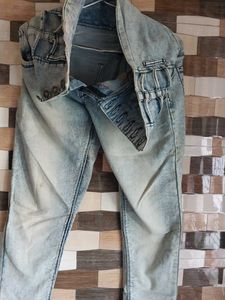 Stylish High-Waisted Jeans