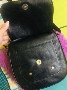 Black stylish sling bag