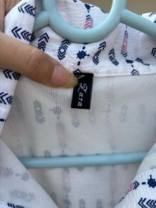 Sheer yet classic shirt with very light fabric