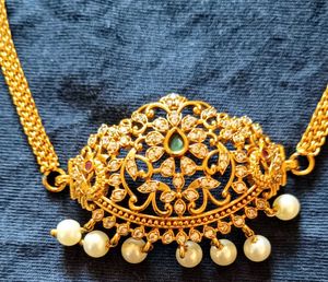 Gold-tone Necklace with Pearls