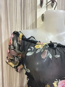 ⭕️B3G1⭕️ + 30 % Off On Combo❗️Sheer Crop Top