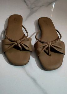 women's flat slip-on sandals or flats